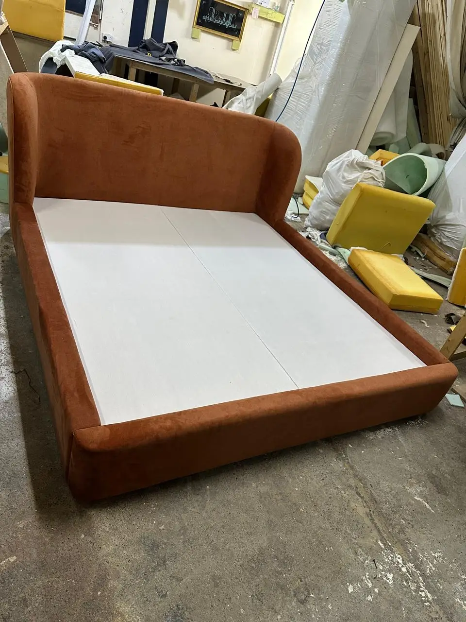 upholstered-bed-04